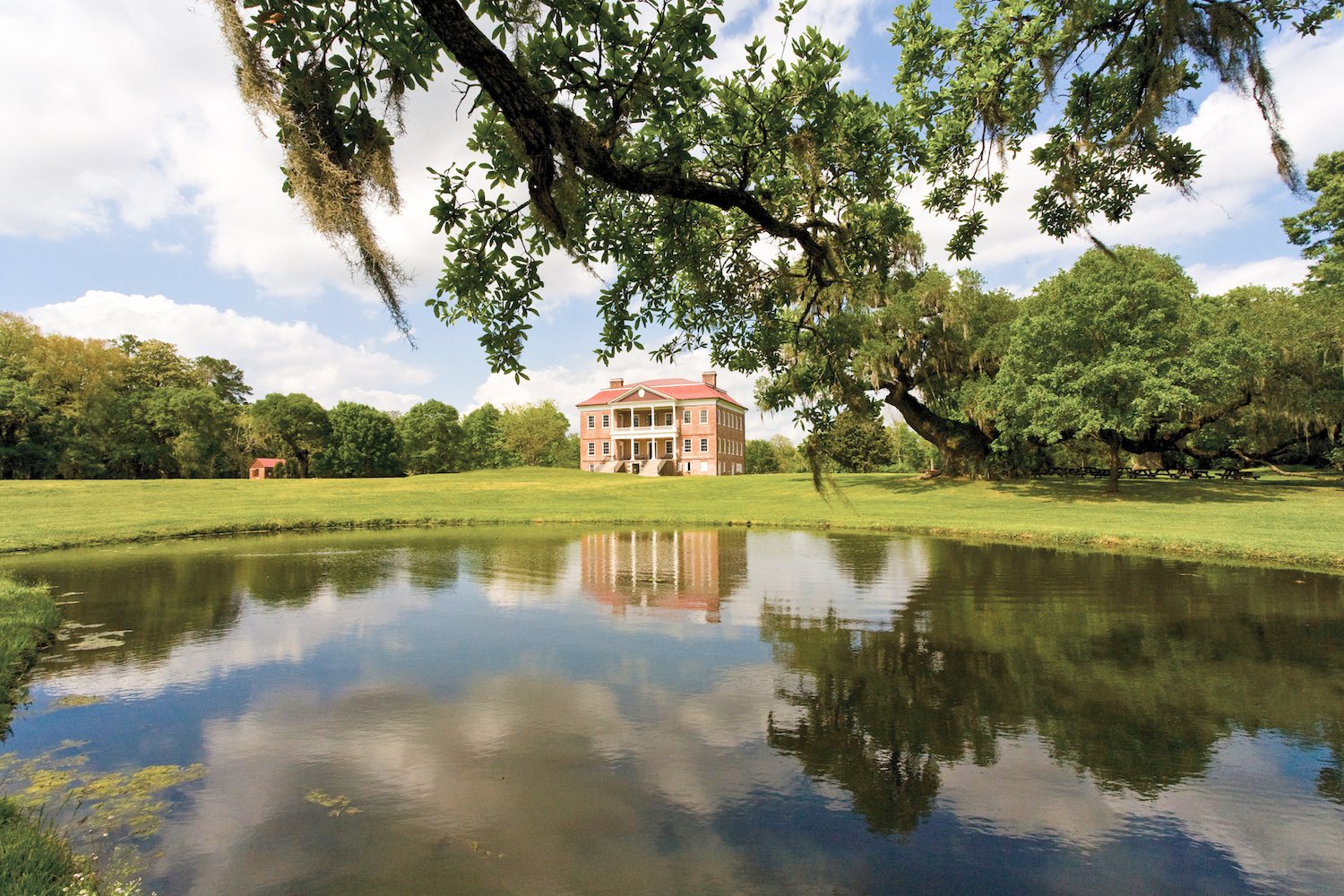 An inviting overview of Charleston's must-visit historic spots, perfect for planning your historical exploration.